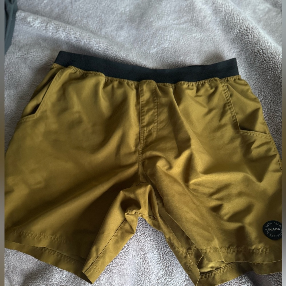 Men’s Prana Mojo Short in Retro Olive